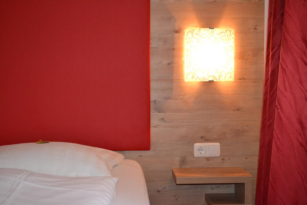 Hotel Minerva Garni Düsseldorf Exteriör bild