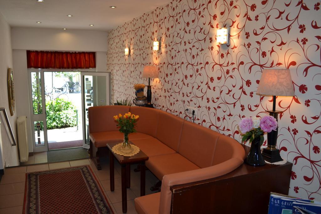 Hotel Minerva Garni Düsseldorf Exteriör bild
